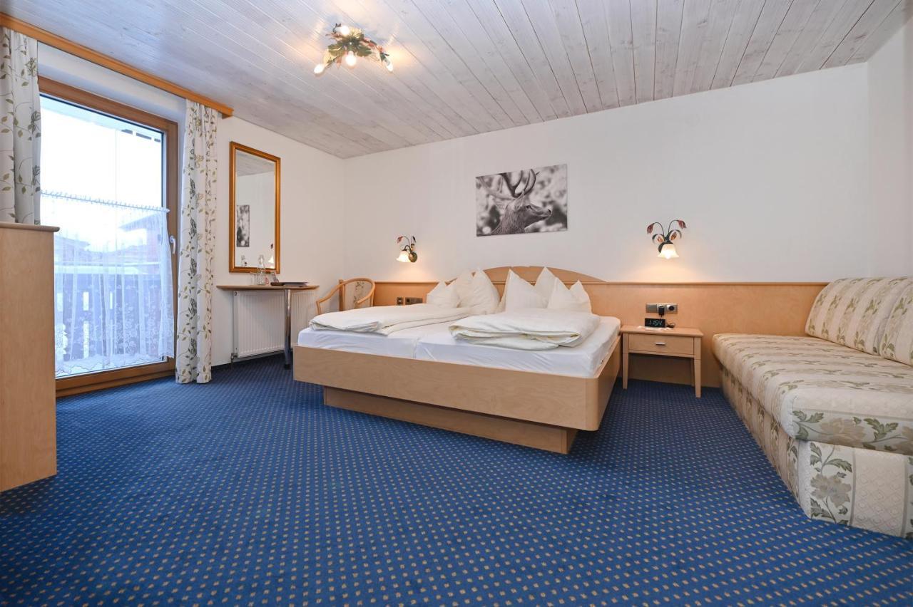 Gasthaus & Pension Alphorn Lech am Arlberg Exterior photo