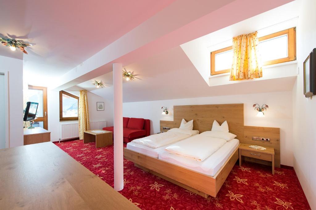 Gasthaus & Pension Alphorn Lech am Arlberg Room photo