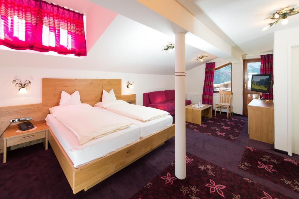 Gasthaus & Pension Alphorn Lech am Arlberg Room photo